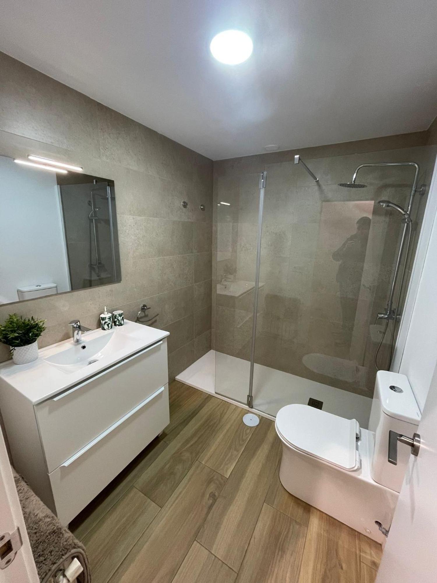 Junto Al Recinto Ferial Con Garaje Y Aire Acondicionado * Albacete